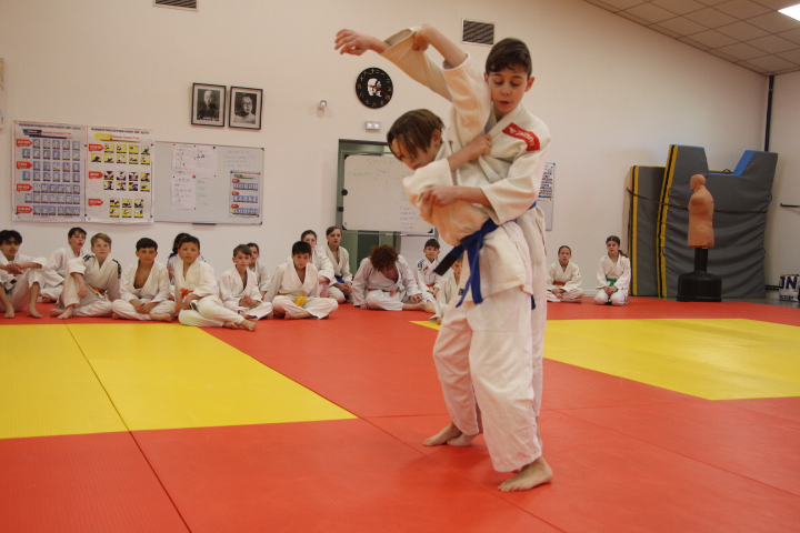 dés 6/7 ans nos judokas découvrent une motricité seul, à deux et découvre l'activité judo et sa magie